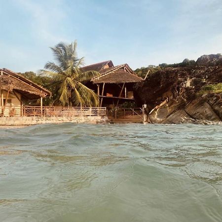 Shambala Madagascar: Beachfront Lodge And Adventures Ambolobozo Екстериор снимка
