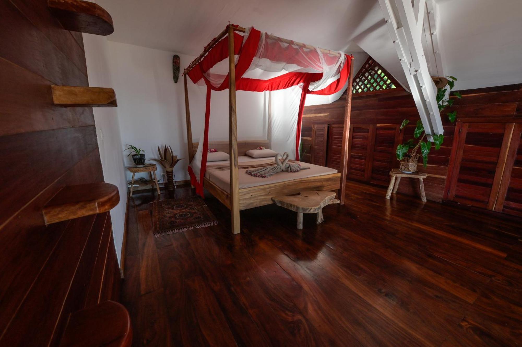 Shambala Madagascar: Beachfront Lodge And Adventures Ambolobozo Екстериор снимка