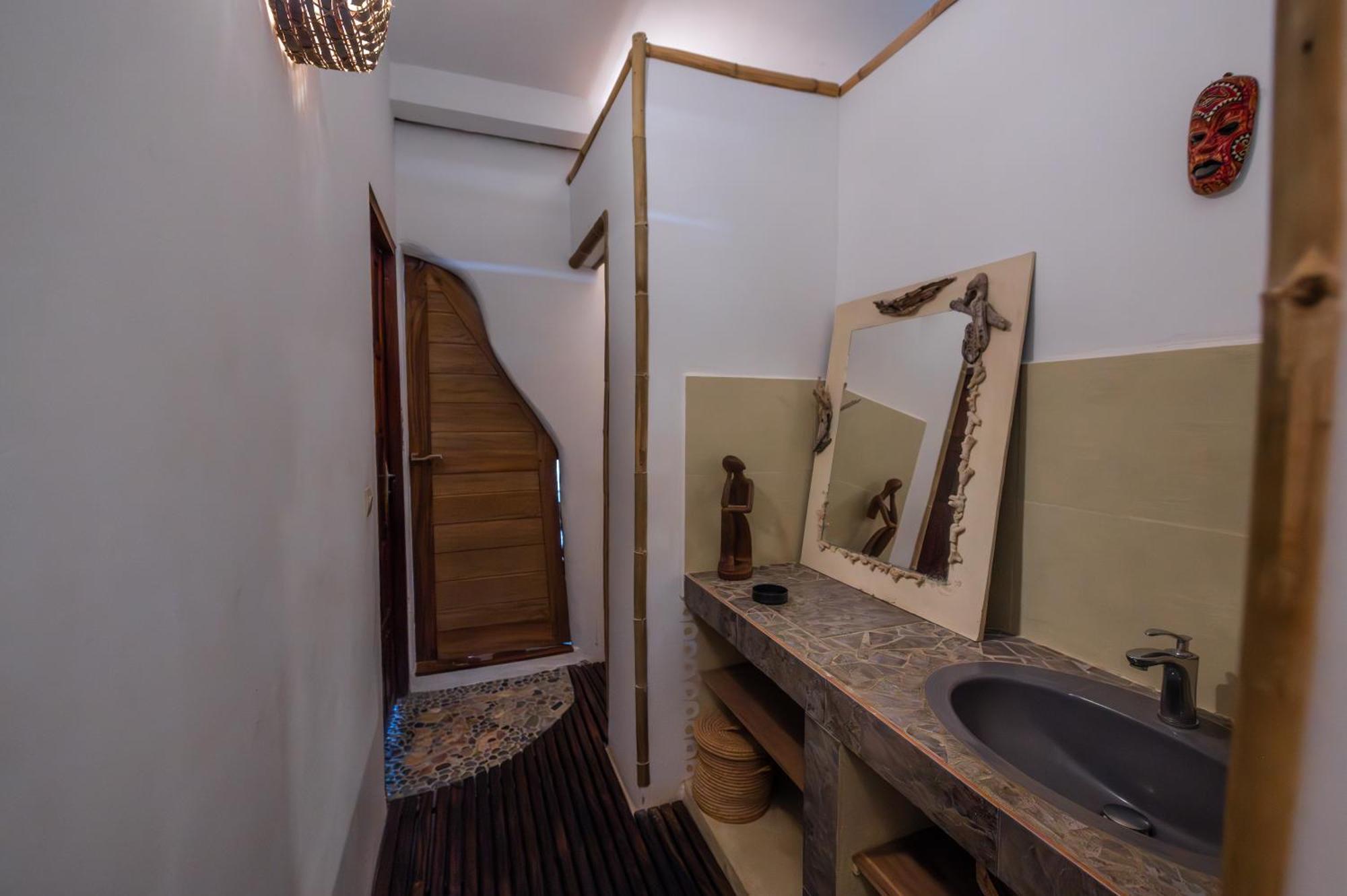 Shambala Madagascar: Beachfront Lodge And Adventures Ambolobozo Екстериор снимка