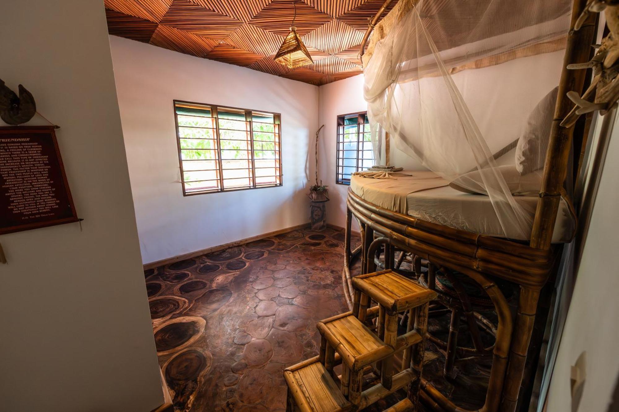 Shambala Madagascar: Beachfront Lodge And Adventures Ambolobozo Екстериор снимка
