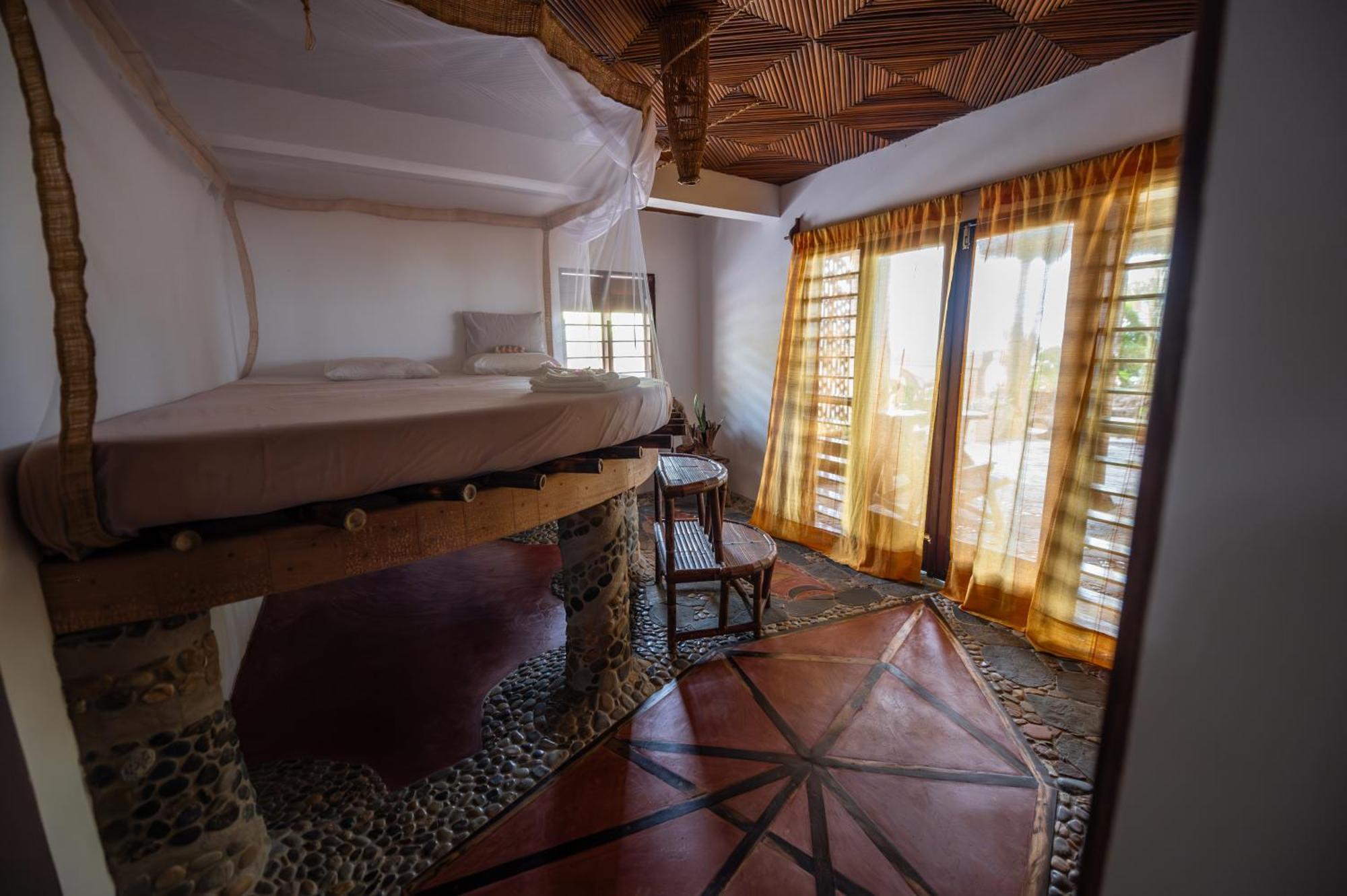 Shambala Madagascar: Beachfront Lodge And Adventures Ambolobozo Екстериор снимка