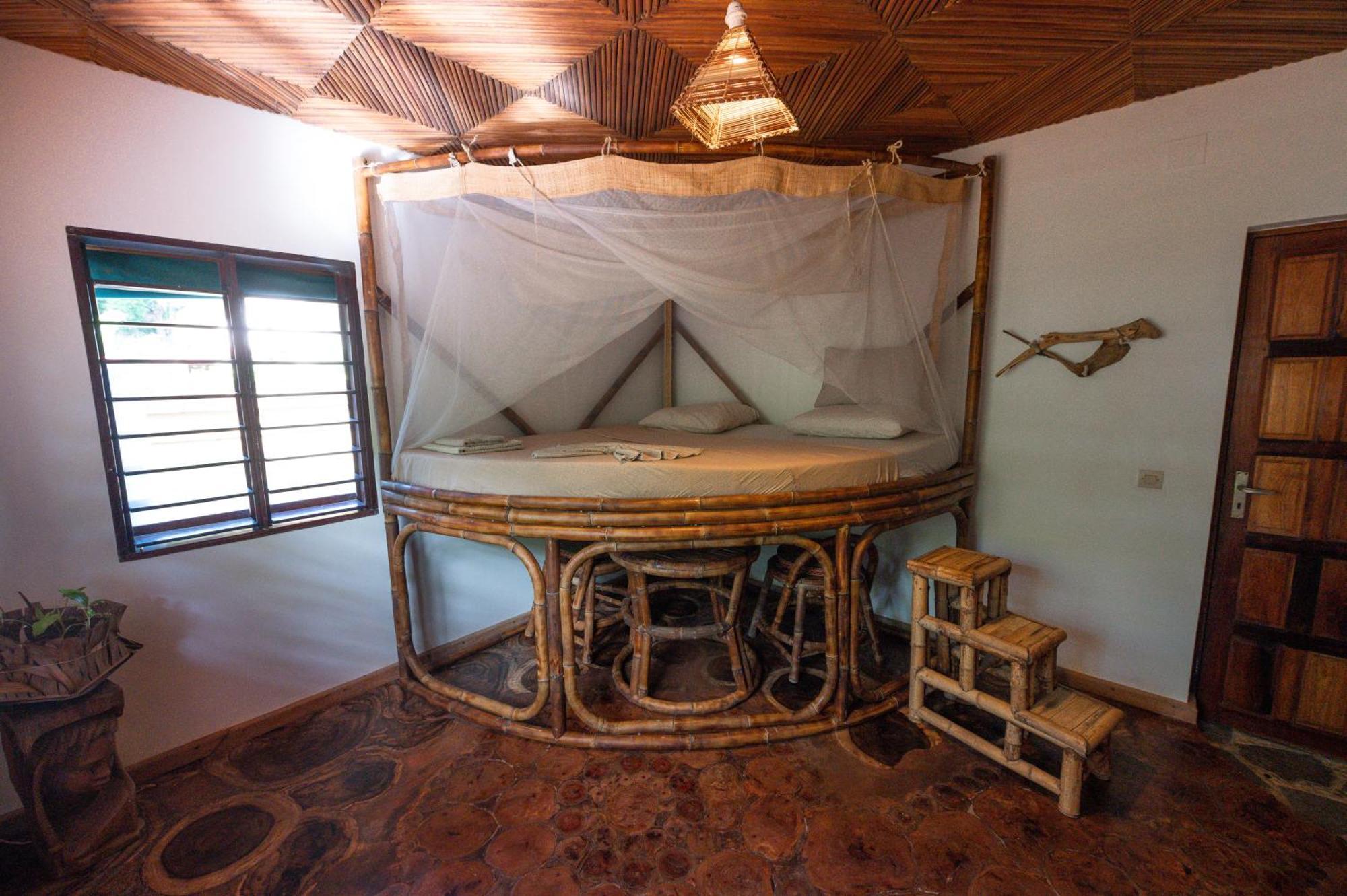 Shambala Madagascar: Beachfront Lodge And Adventures Ambolobozo Екстериор снимка