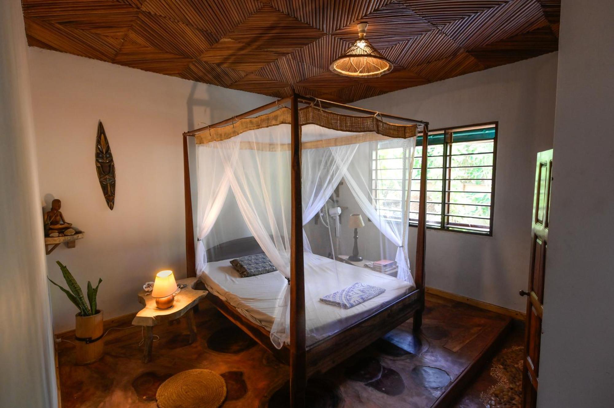 Shambala Madagascar: Beachfront Lodge And Adventures Ambolobozo Екстериор снимка