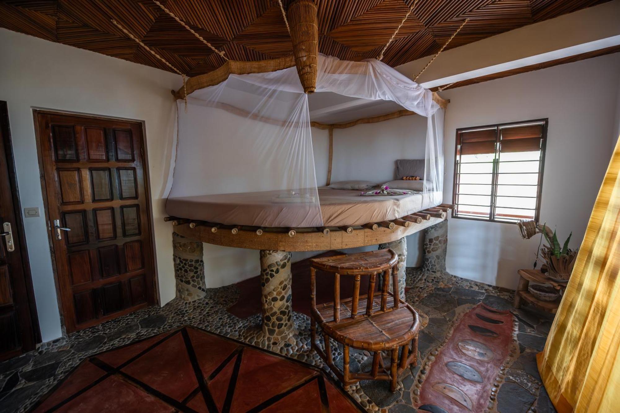 Shambala Madagascar: Beachfront Lodge And Adventures Ambolobozo Екстериор снимка
