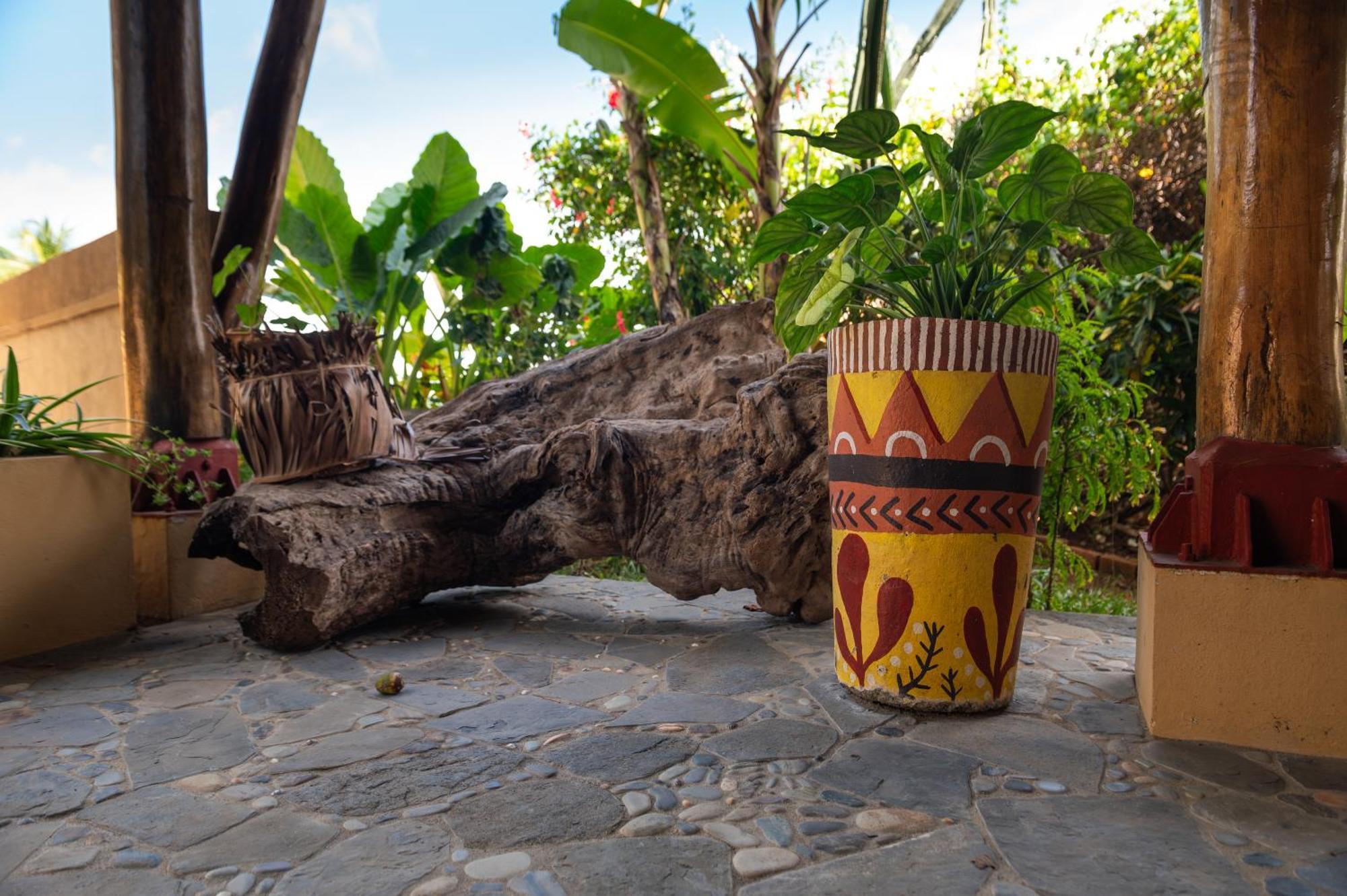 Shambala Madagascar: Beachfront Lodge And Adventures Ambolobozo Екстериор снимка