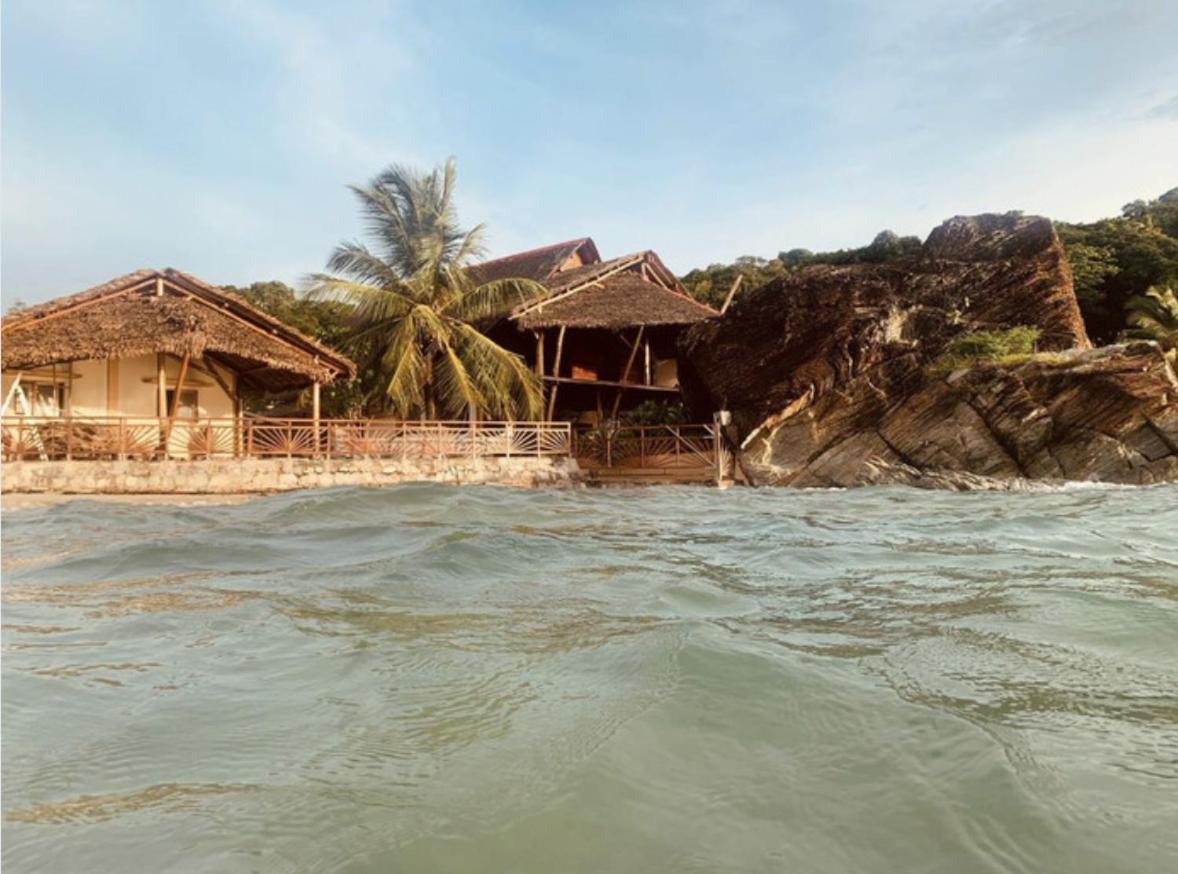 Shambala Madagascar: Beachfront Lodge And Adventures Ambolobozo Екстериор снимка